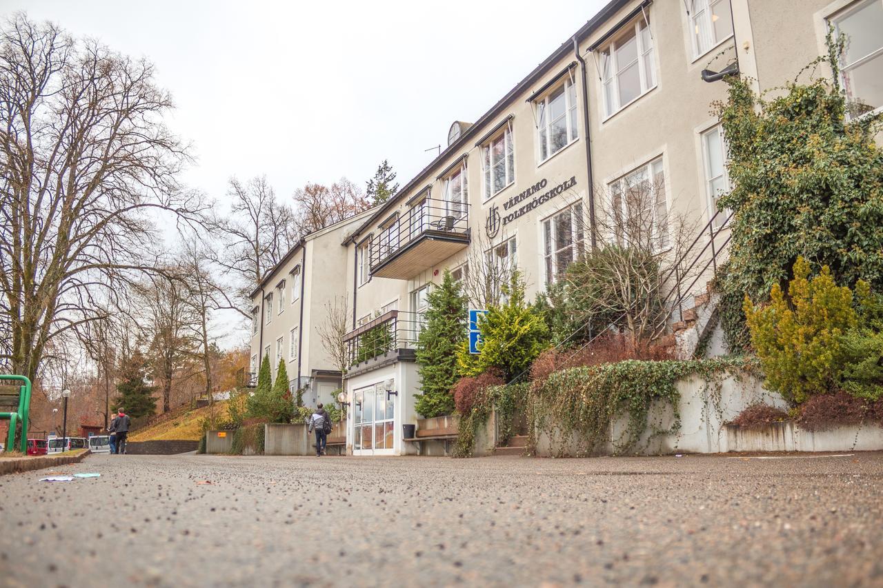 Vaernamo Folkhoegskolas Vandrarhem Экстерьер фото